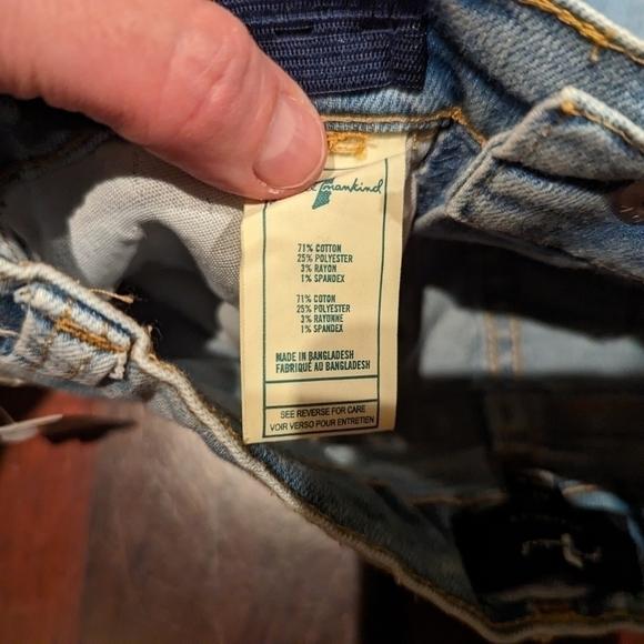 𝅺NWT 7FAM Girls Light Wash Jean Shorts Sz 4T - Picture 5 of 6